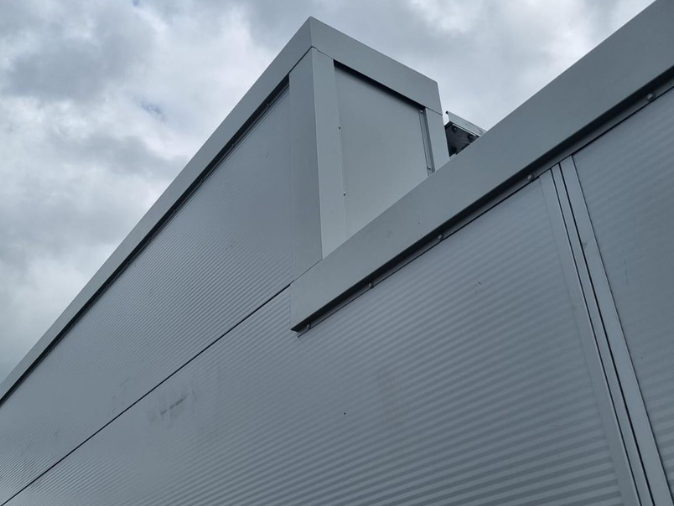 corner cappings on the side of a building
